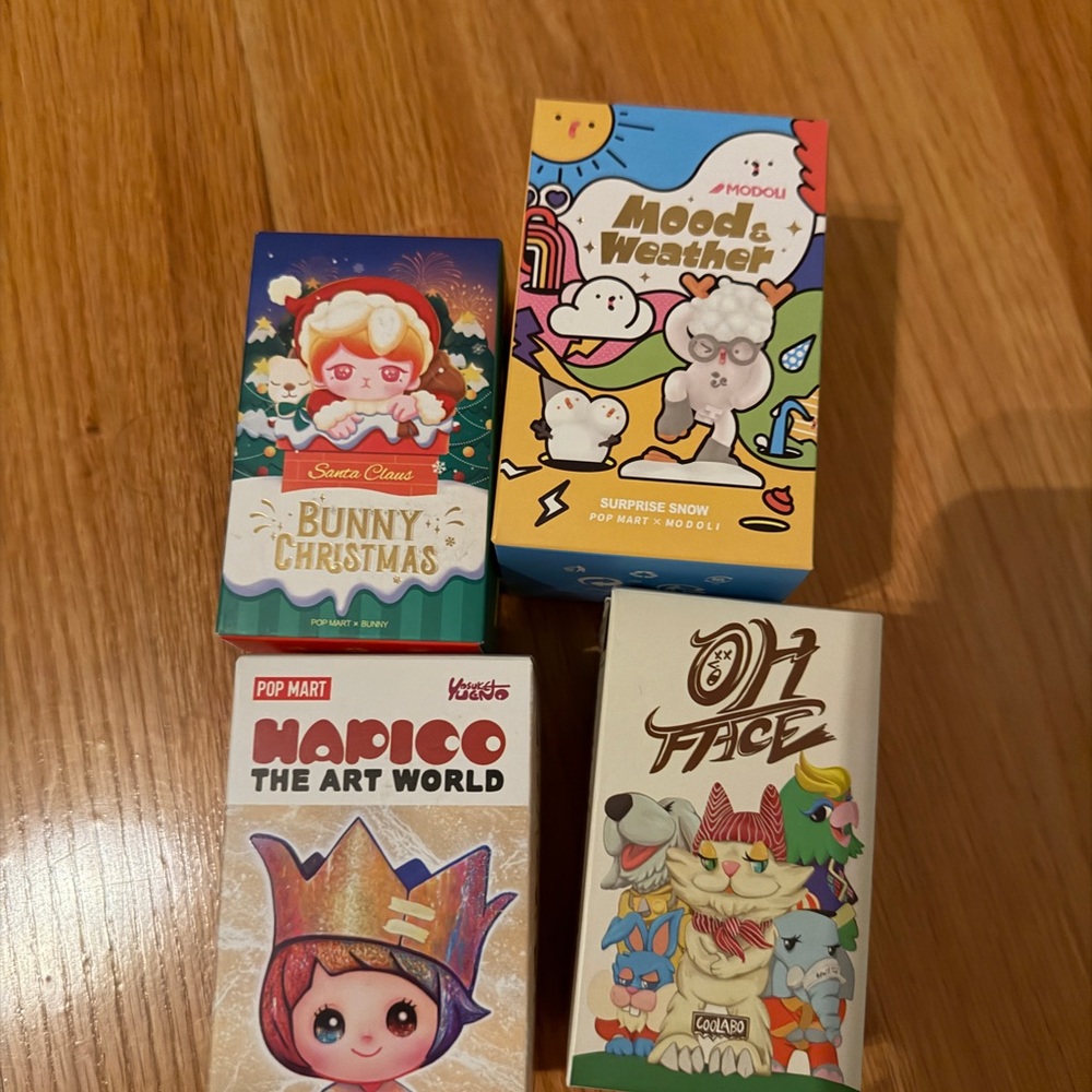 4 pop mart blind box Set - modou the world bunny Christmas labo oh face